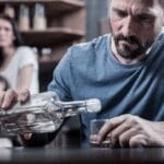 Як вести себе і куди звернутися, якщо в родині алкоголік